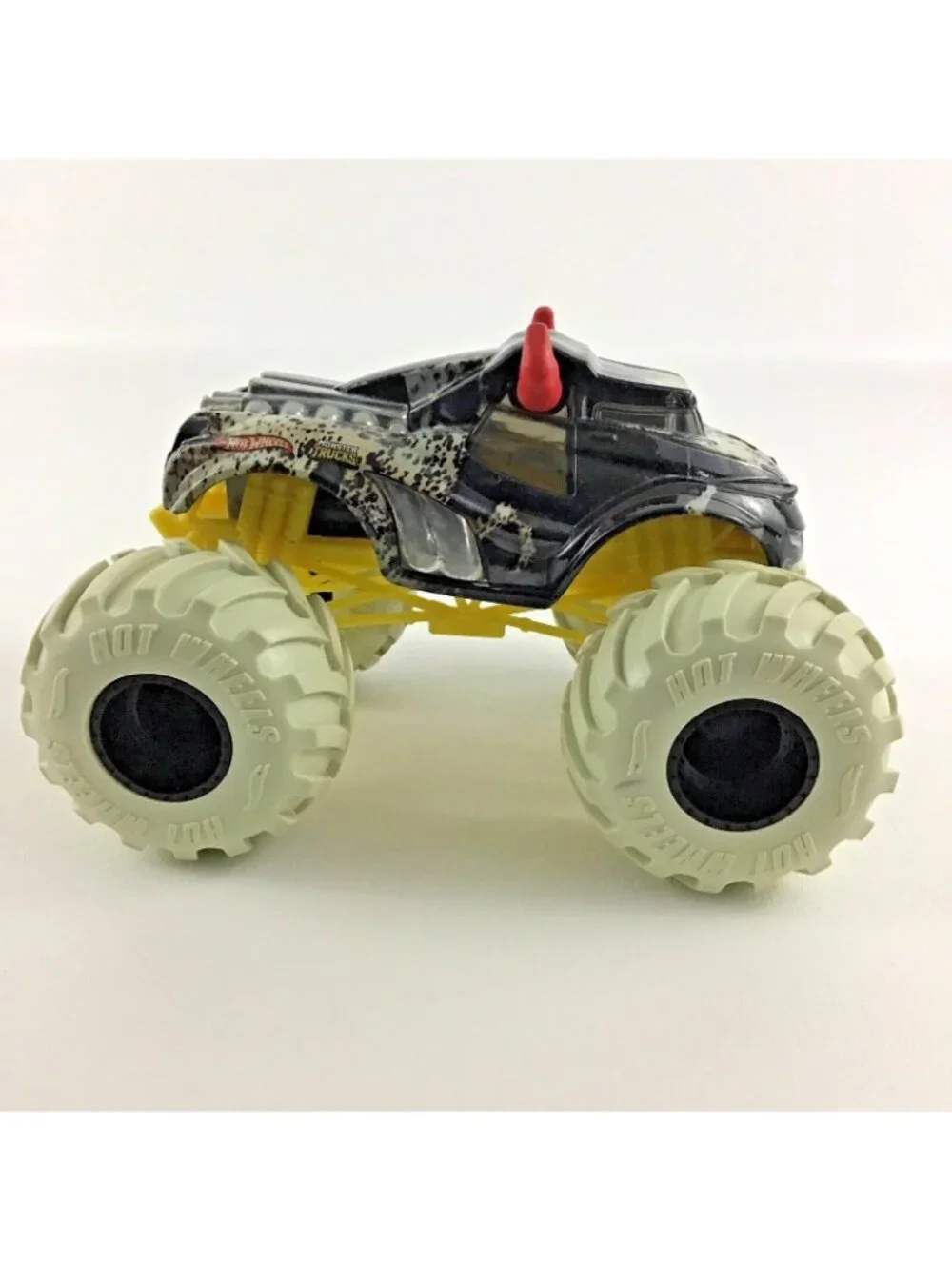 Hot Wheels Monster Jam Steer Clear Bull Truck Large 1:24 Diecast White Tires
